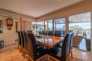 Funland, Family Home On The Canals Mandurah - 4