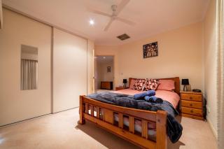 Funland, Family Home On The Canals Mandurah - 1