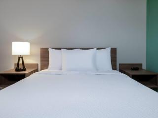 ECHO Suites Extended Stay by Wyndham Houston Pasadena Fwy Pl - 1