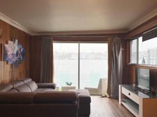 Serene Escape in Sans Souci - Luxe Waterfront Suite for Five - 6