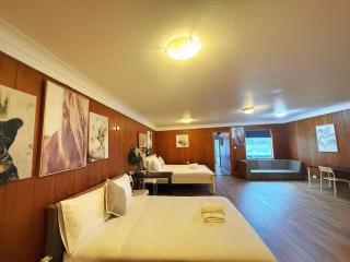 Serene Escape in Sans Souci - Luxe Waterfront Suite for Five - 5