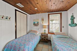 Beachcomber Oasis l 1930s Cottage l 1 min to Beach - 6