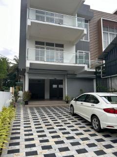 Modern 5BR Villa in Thrissur - 0