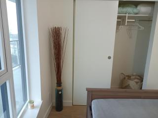 New condo Great amenities Near Skytrain - 4