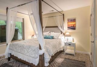 Luxe Stay W Heated Pool, Swim-up Bar & Hot Tub - 2