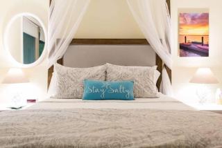 Luxe Stay W Heated Pool, Swim-up Bar & Hot Tub - 1