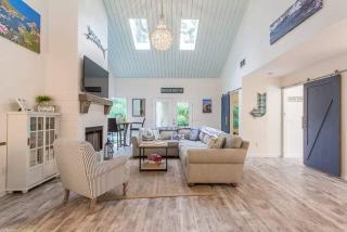 Luxe Stay W Heated Pool, Swim-up Bar & Hot Tub - 7