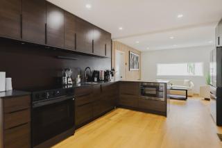 Luxury 3BD Short Walk to Airport - 5