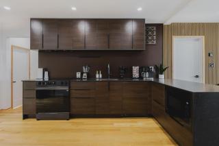 Luxury 3BD Short Walk to Airport - 3