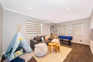 7 Royal Family Kensington 4br 2bth - Perth - 3