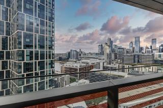 Docklands Harbour & City Views - Pool, Gym, Yoga & Parking - 2