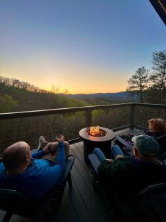 Cloudchaser Cabin, Private, New Cabin, 2 Kings, Cozy, Modern, Hot Tub, View, Theater - 9