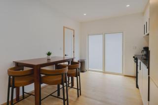 Lux 3BD Minutes Walk to Airport - Boston - 8