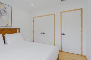 Lux 3BD Minutes Walk to Airport - 6