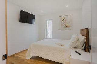 Lux 3BD Minutes Walk to Airport - Boston - 1