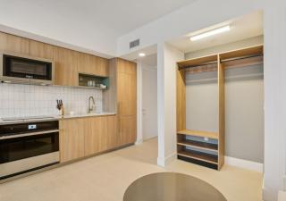 NEW Luxury Bay View Downtown Studio - 1