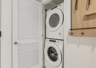 NEW Luxury Bay View Downtown Studio - 2