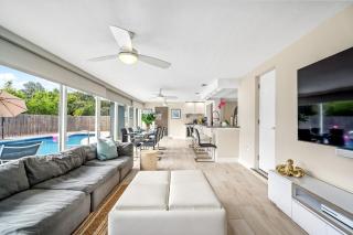 Near Beach Private Pool King Bed - Deerfield Beach - 3