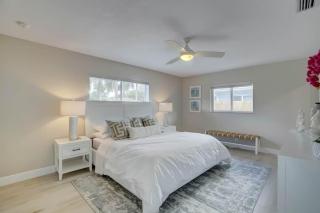 Near Beach Private Pool King Bed - Deerfield Beach - 1