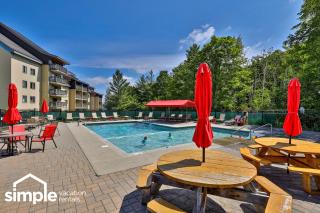 The Snowshed Steps at Mt Green - Walk-to-Lifts Ski Condo with Pools, AC, Fireplace & Shuttle! - 9