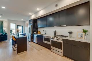 Luxury 2-bd, 2-bth Downtown Riverfront, Park Free - 7