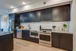 Luxury 2-bd, 2-bth Downtown Riverfront, Park Free - 1