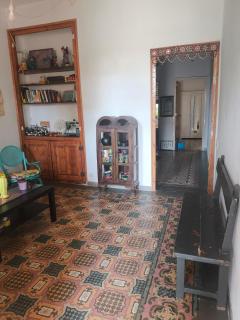 Habitación grande con balcón y mucha luz - 9