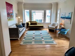 Gorgeous Apt High Atop Nob Hill - 1