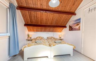 2 Bedroom Beach Front Home In Egmond Aan Zee - 1