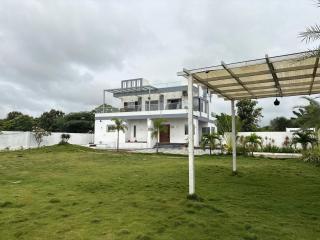 NMR Nest Farms Poolside Getaway 3BHK by homeyhuts - Hyderabad - 0