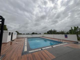 NMR Nest Farms Poolside Getaway 3BHK by homeyhuts - Hyderabad - 2