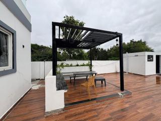 NMR Nest Farms Poolside Getaway 3BHK by homeyhuts - Hyderabad - 1