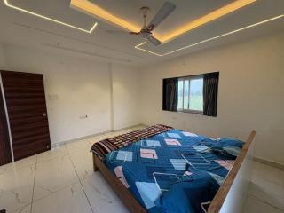 NMR Nest Farms Poolside Getaway 3BHK by homeyhuts - Hyderabad - 7