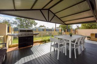 Sea Renity On Earnshaw 3BR Beachside Bliss - 8