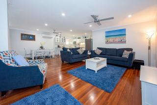 Sea Renity On Earnshaw 3BR Beachside Bliss - Broadwater - 3