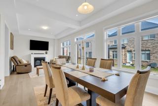 Relaxed Oakville Vacation Stay for 8 or more - 4
