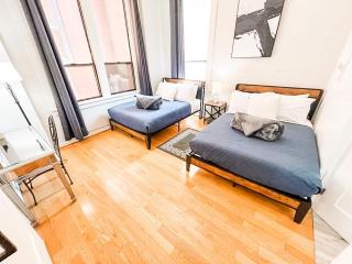 Gaslamp 2BdRm - w Parking & 4 Beds #204 - 2