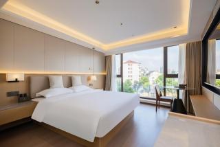 Lumijia Rainbow Hotel - 9