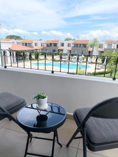 Modern Pool Side, 3 Bdrm House with parking - 7