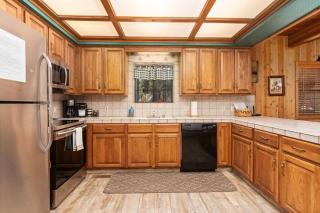 Toste Cabin- Spacious 3BR Cabin in East Village! - 9