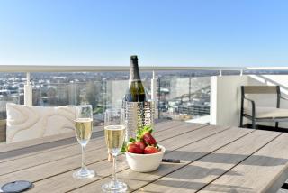 Pacific Horizon - Luxury Sky Suite - 19th Floor City Views - 9