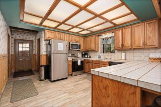 Toste Cabin- Spacious 3BR Cabin in East Village! - 5