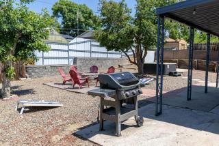 Family Retreat W Hot Tub & Fire Pit - 3