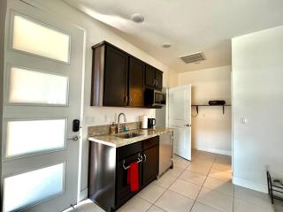 Spacious, bright and cozy space - 2