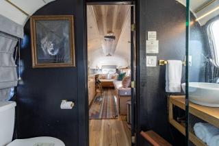 Silver Bullet Airstream, El Mistico Glamping Ranch - 5