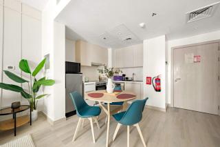 Silkhaus Canal View 1BDR Near Ferrari World - 4