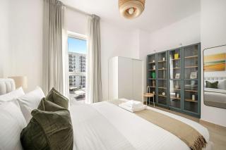 Silkhaus Canal view 3BDR with Maid Room Near Ferrari World - 3