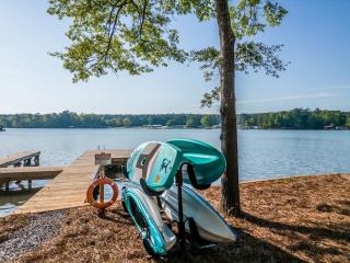 Modern Lakefront 2 Kings Private Putting Green - 9