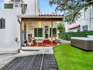 Casa Verde Design District 5BR Hot Tub - 3