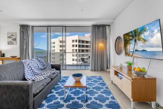 Belle Escapes 703 Harbour Lights Cairns Apartment with water views - Cairns - 4